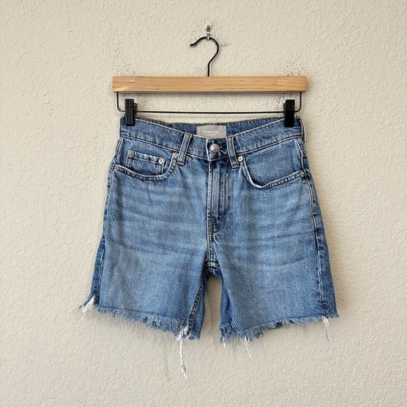 EVERLANE Mid-Rise The Denim Relaxed Short Cut-Off Frayed Raw Hem - Picture 1 of 10